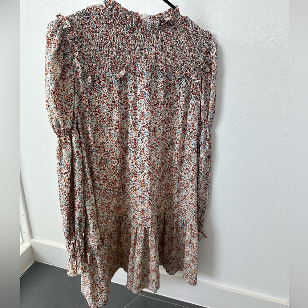 Wayf floral puff long sleeve dress. Size small.